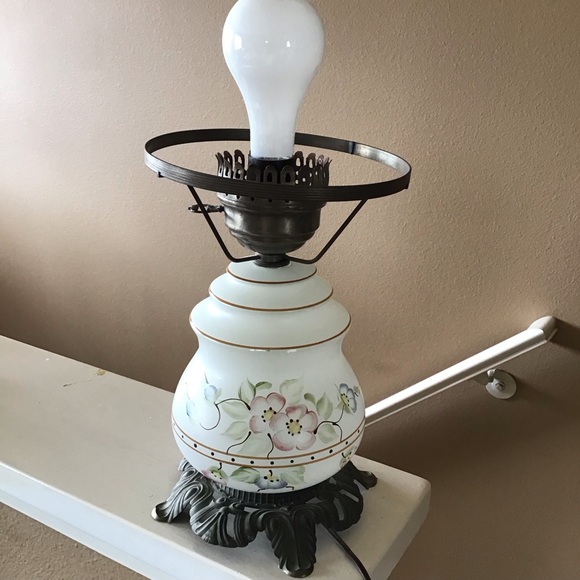 Vintage Handpainted Victorian 3-Way Hurricane Lamp - Picture 4 of 10